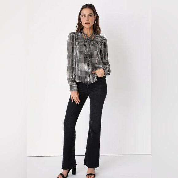 Lulus NWT Patterned Blouse With Tie - Picture 3 of 5